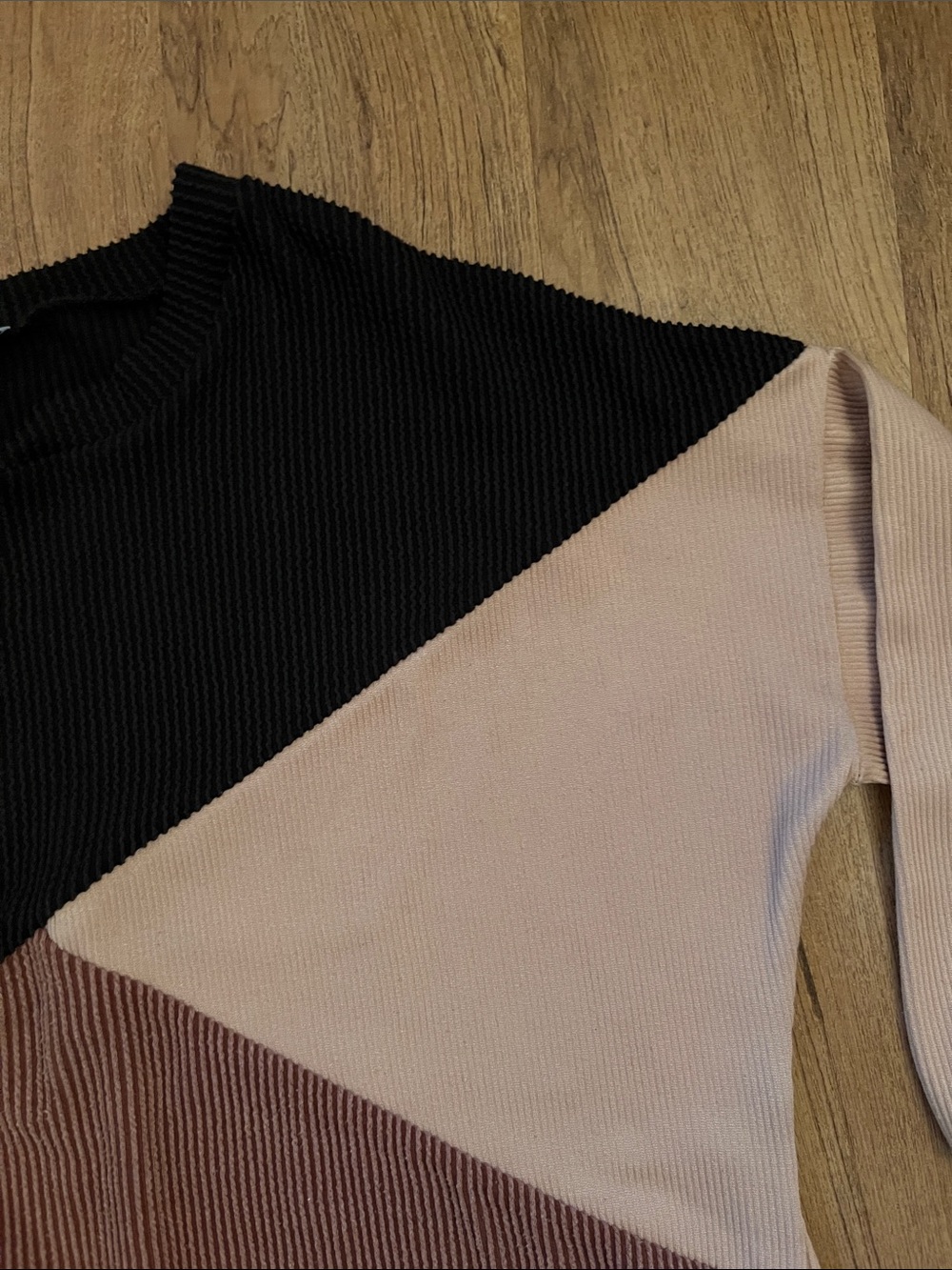 White Birch Oversized Long Sleeve Colorblock Top - Picture 6 of 8